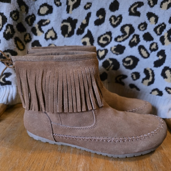 Womens 8 Minnetonka Booties Fringe Boots Cute Ankle Boots - Picture 5 of 11
